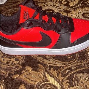 Woman Nike footwear size 6y